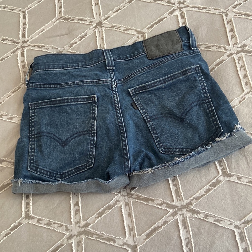 Levi’s cut off stretch shorts size 28